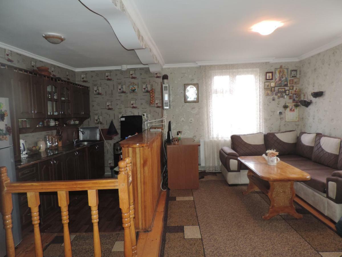 Host Family Hotel Ахалцихе Екстериор снимка