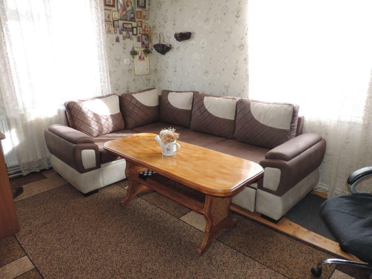 Host Family Hotel Ахалцихе Екстериор снимка