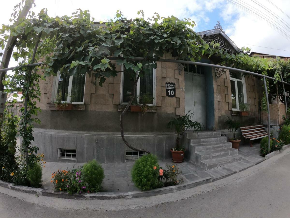 Host Family Hotel Ахалцихе Екстериор снимка